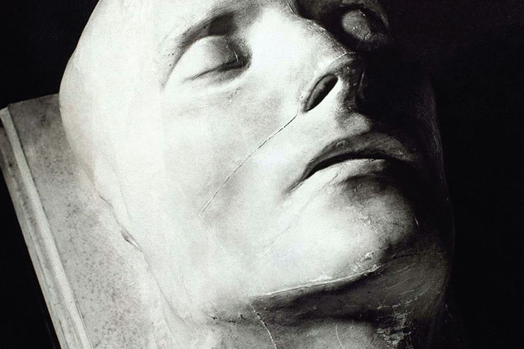 ماسک&zwnj;های مرگ، یادبود&zwnj;های دلهره&zwnj;آور پیش از عکس&zwnj;ها