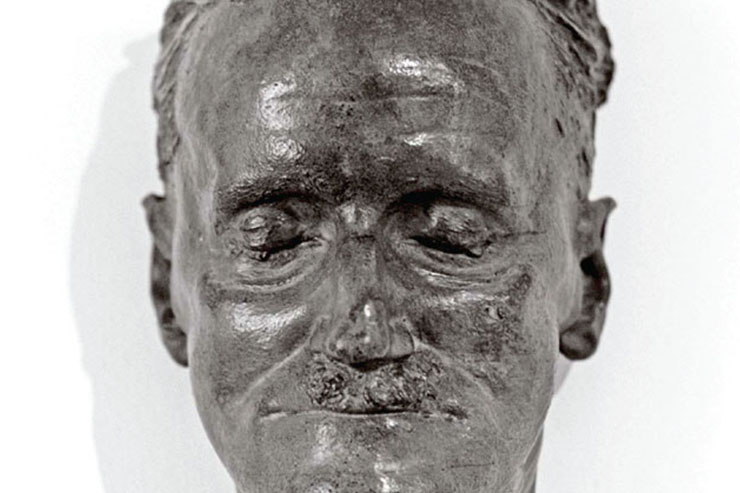 ماسک&zwnj;های مرگ، یادبود&zwnj;های دلهره&zwnj;آور پیش از عکس&zwnj;ها