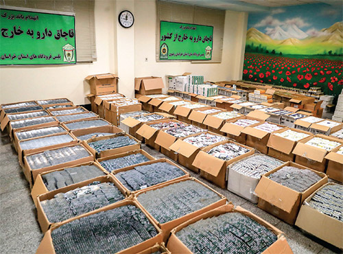 قاچاقچیان بین المللی در فرودگاه مشهد زمین‌گیر شدند