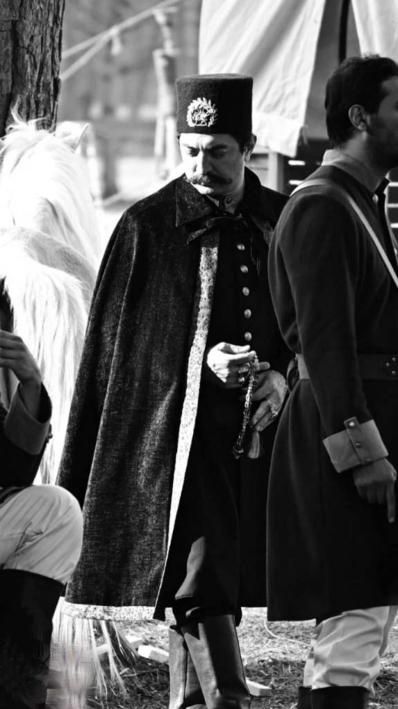 تصویری جدید از از بهرام رادان در پشت صحنه سریال &laquo;جیران&raquo; حسن فتحی