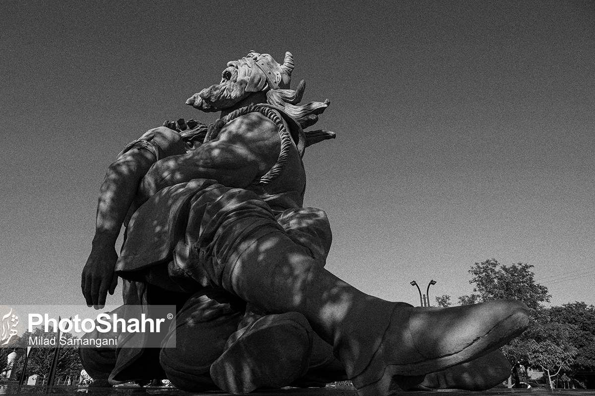 چگونگی ساخت مجسمه رستم و سهراب در گفتگو با سازندهاش، محمدحسین مأموریان چگونگی ساخت مجسمه رستم و سهراب در گفتگو با سازندهاش، محمدحسین مأموریان