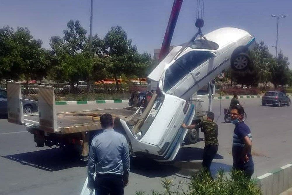 دو نیم‌شدن سواری پژو ۴۰۵ بدلیل سانحه عجیب رانندگی در بزرگراه بسیج مشهد + عکس