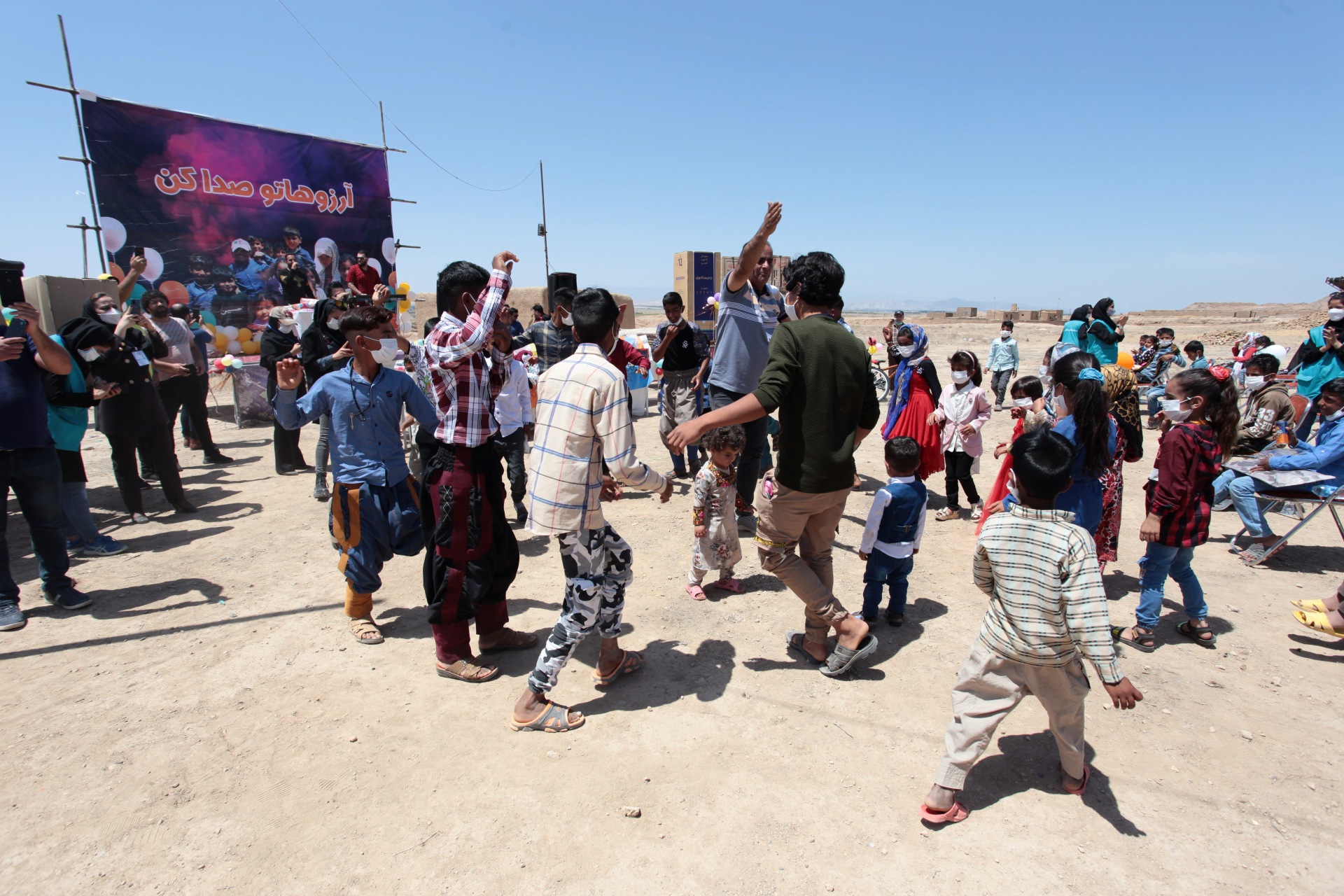 گزارشی از کورهپزخانهای پیرامون مشهد که شهرکی دورافتاده از تمدن را میماند گزارشی از کورهپزخانهای پیرامون مشهد که شهرکی دورافتاده از تمدن را میماند