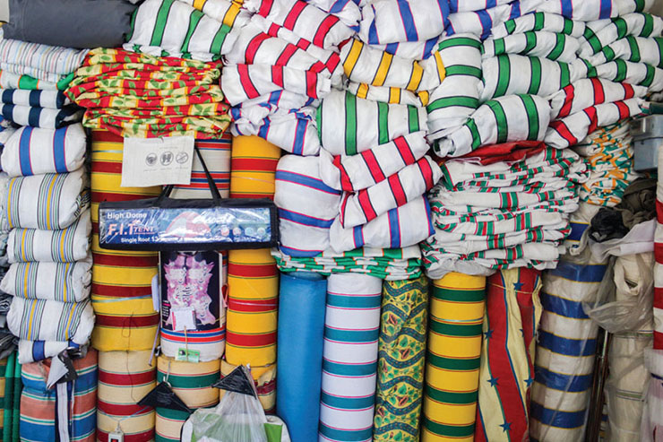 زندگی با عشایر برای دوخت چادر