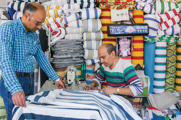 زندگی با عشایر برای دوخت چادر