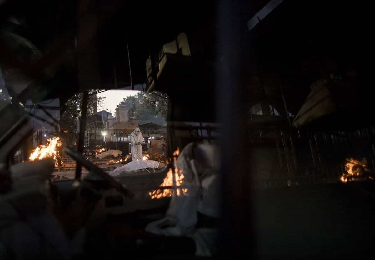 تصاویری هولناک از اوضاع کرونا در هند و سوزاندن اجساد + فیلم