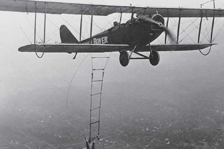 آویزان از بال&zwnj;های مرگ