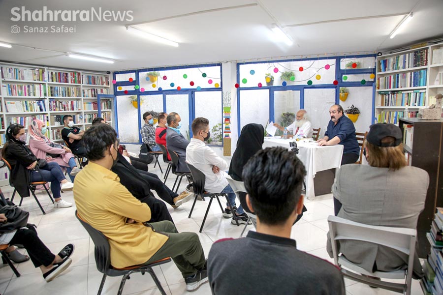 روایتی از نمایش «مصاحبه» بهکارگردانی عباس رثایی که این روزها روی صحنه است روایتی از نمایش «مصاحبه» بهکارگردانی عباس رثایی که این روزها روی صحنه است