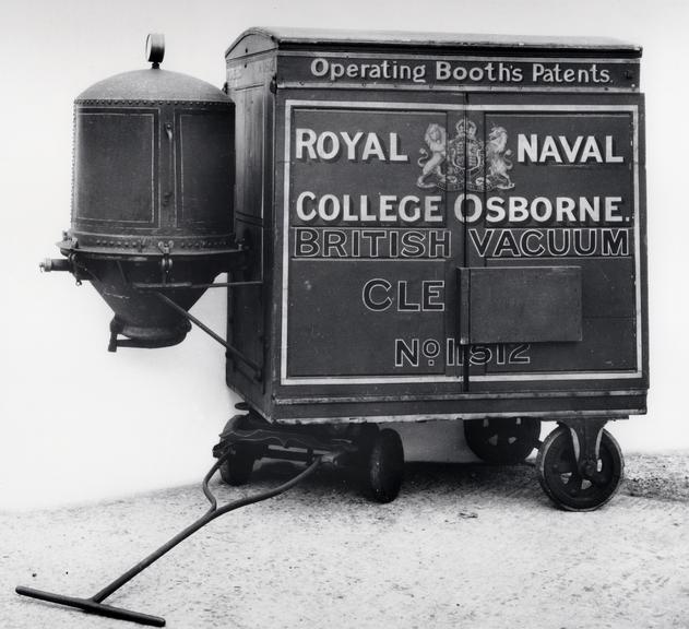 «گردباد»؛ نخستین جاروبرقی دنیا «گردباد»؛ نخستین جاروبرقی دنیا