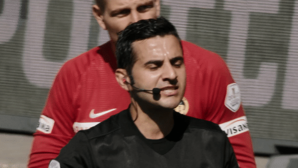 درباره مستند «بازی» (۲۰۲۰) که تصمیم جنجالی داور فیفا در یک بازی را نشان میدهد درباره مستند «بازی» (۲۰۲۰) که تصمیم جنجالی داور فیفا در یک بازی را نشان میدهد