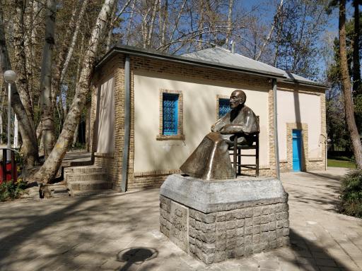 از اولین مجسمهای که به مشهد آمد تا شیرهای سنگی که هنوز نگهبانان کوهسنگیاند از اولین مجسمهای که به مشهد آمد تا شیرهای سنگی که هنوز نگهبانان کوهسنگیاند