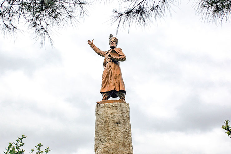 از اولین مجسمهای که به مشهد آمد تا شیرهای سنگی که هنوز نگهبانان کوهسنگیاند از اولین مجسمهای که به مشهد آمد تا شیرهای سنگی که هنوز نگهبانان کوهسنگیاند