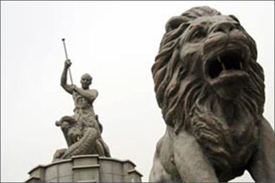 استاد مجسمهساز صدساله مشهدی استاد مجسمهساز صدساله مشهدی