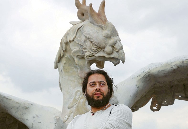 چرا مجسمههای شخصیتهای معاصر به واقعیت شبیه نیستند؟ چرا مجسمههای شخصیتهای معاصر به واقعیت شبیه نیستند؟