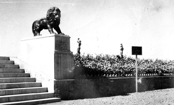 از اولین مجسمهای که به مشهد آمد تا شیرهای سنگی که هنوز نگهبانان کوهسنگیاند از اولین مجسمهای که به مشهد آمد تا شیرهای سنگی که هنوز نگهبانان کوهسنگیاند