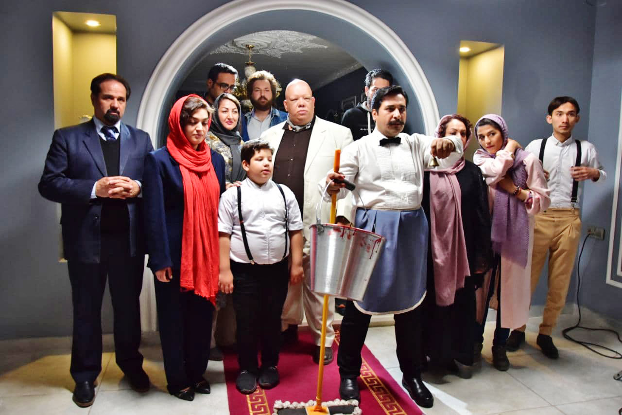 گفتگوی شهرآرانیوز با حسن ناصری، تهیه کننده «کرمچاله» و «یک کارگر ساده نیازمندیم» گفتگوی شهرآرانیوز با حسن ناصری، تهیه کننده «کرمچاله» و «یک کارگر ساده نیازمندیم»