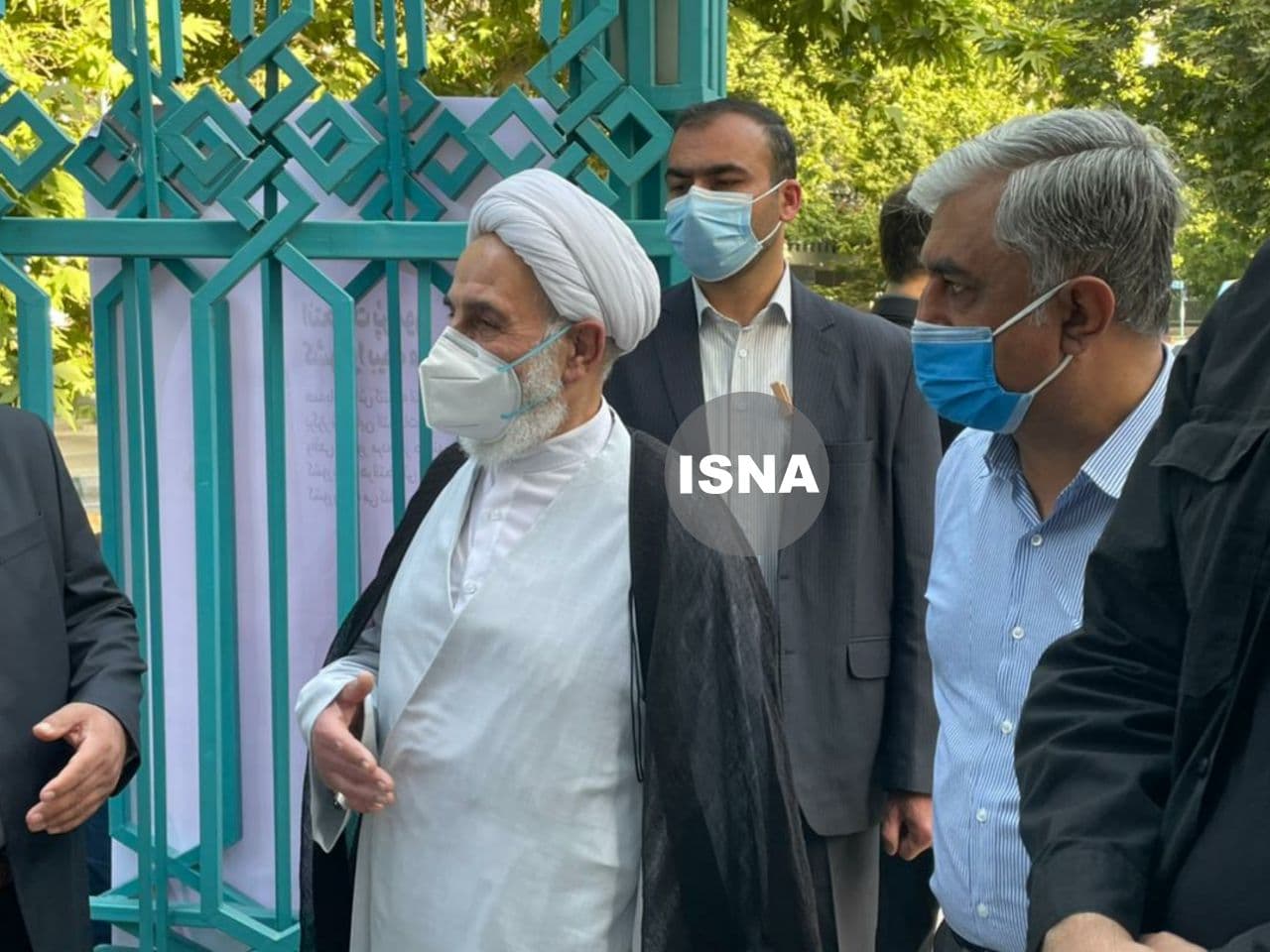 با انتخابات | کدام یک از چهرههای سیاسی رای خود را در صندوق انداختهاند + تصاویر با انتخابات | کدام یک از چهرههای سیاسی رای خود را در صندوق انداختهاند + تصاویر