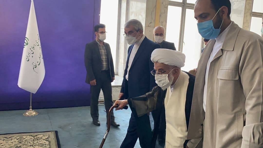 لحظه به لحظه با انتخابات ۱۴۰۰ | کدام یک از چهرههای سیاسی رای خود را در صندوق انداختهاند + تصاویر لحظه به لحظه با انتخابات ۱۴۰۰ | کدام یک از چهرههای سیاسی رای خود را در صندوق انداختهاند + تصاویر