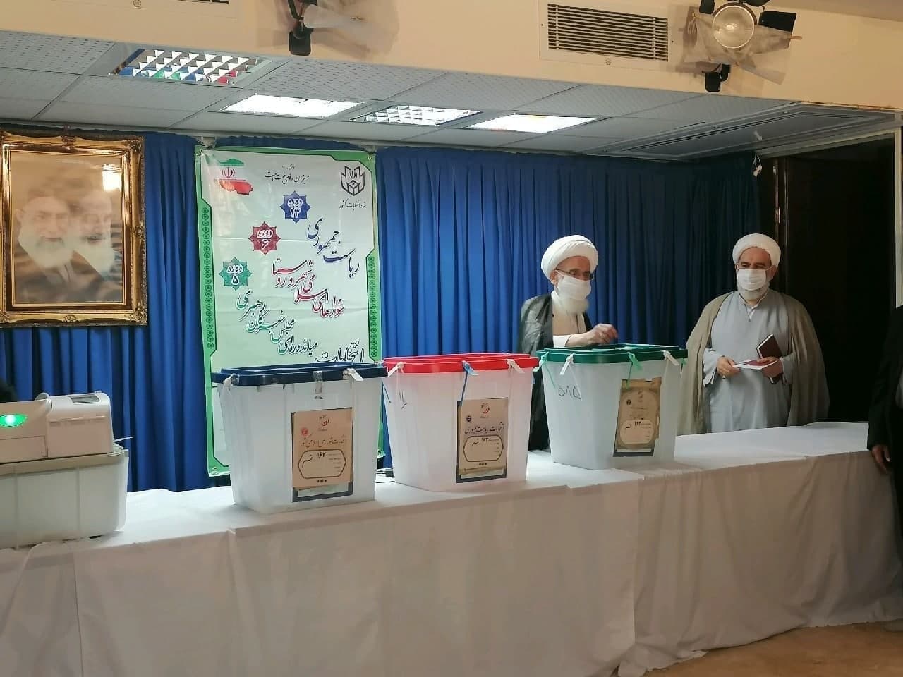 لحظه به لحظه با انتخابات ۱۴۰۰ | کدام یک از چهرههای سیاسی رای خود را در صندوق انداختهاند + تصاویر لحظه به لحظه با انتخابات ۱۴۰۰ | کدام یک از چهرههای سیاسی رای خود را در صندوق انداختهاند + تصاویر