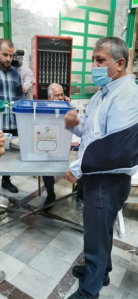 لحظه به لحظه با انتخابات ۱۴۰۰ | کدام یک از چهرههای سیاسی رای خود را در صندوق انداختهاند + تصاویر لحظه به لحظه با انتخابات ۱۴۰۰ | کدام یک از چهرههای سیاسی رای خود را در صندوق انداختهاند + تصاویر