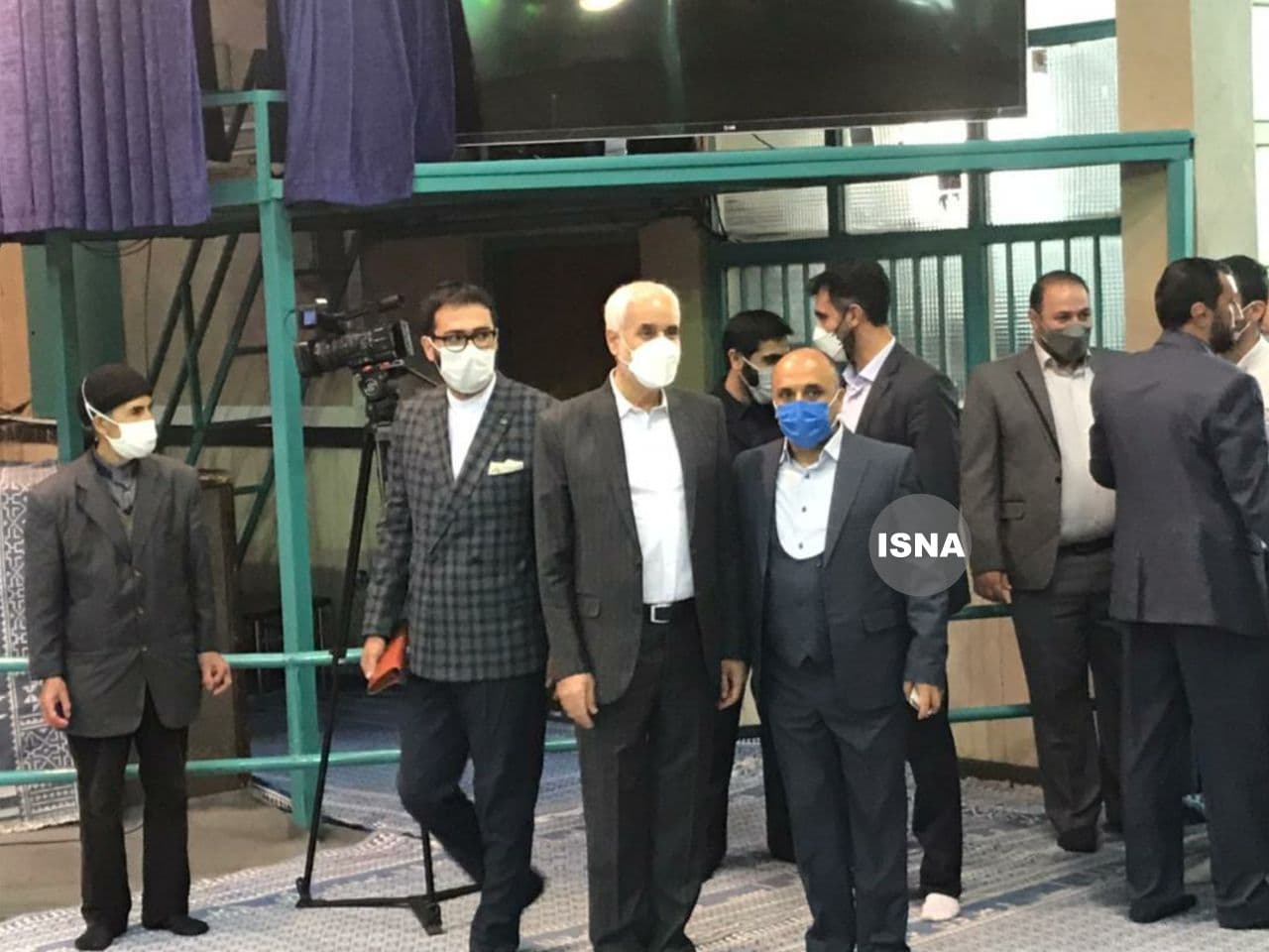 لحظه به لحظه با انتخابات ۱۴۰۰ | کدام یک از چهرههای سیاسی رای خود را در صندوق انداختهاند + تصاویر لحظه به لحظه با انتخابات ۱۴۰۰ | کدام یک از چهرههای سیاسی رای خود را در صندوق انداختهاند + تصاویر