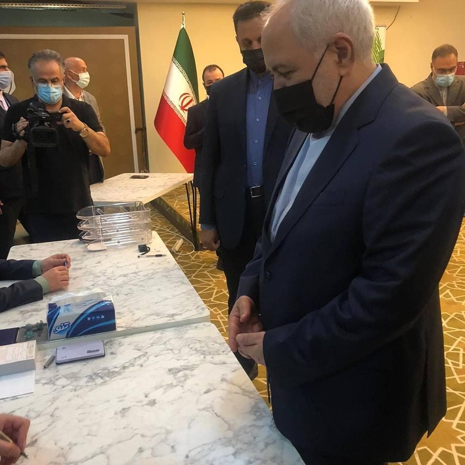 ظریف: با هوشمندی آینده خود و فرزاندانمان را میسازیم ظریف: با هوشمندی آینده خود و فرزاندانمان را میسازیم