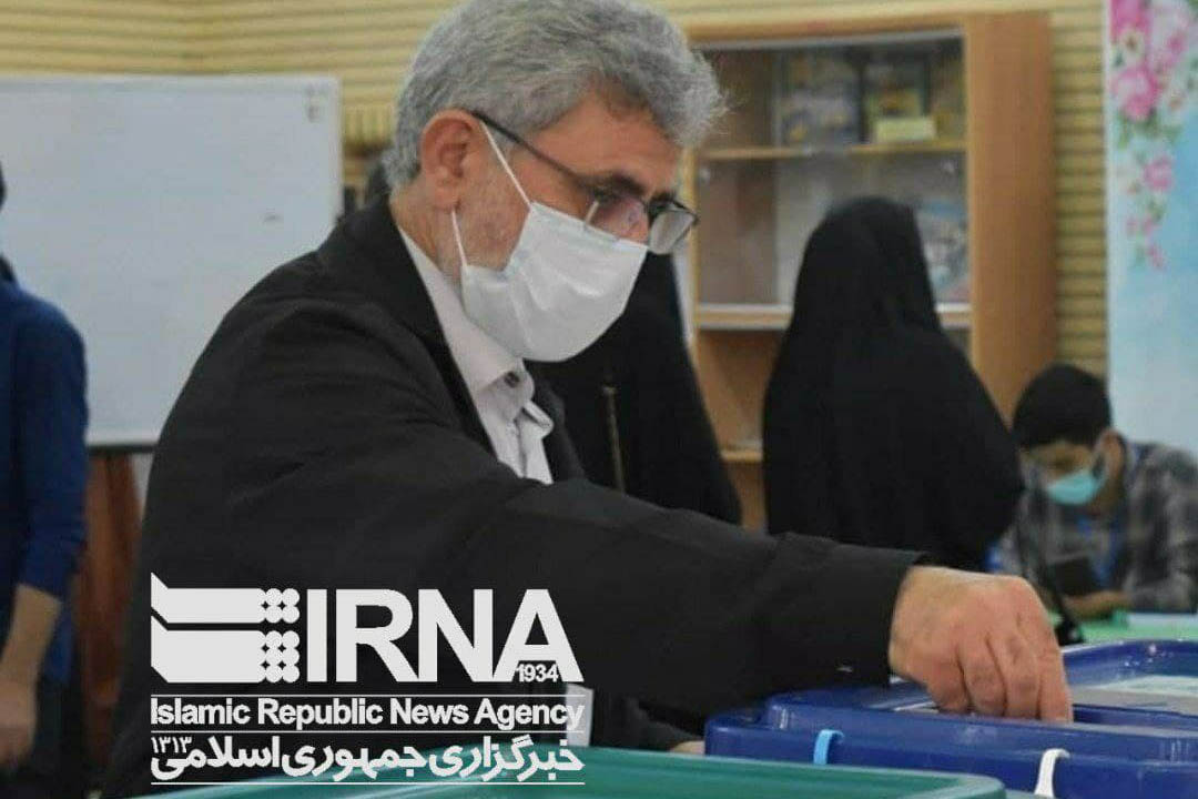 لحظه به لحظه با انتخابات ۱۴۰۰ | کدام یک از چهرههای سیاسی رای خود را در صندوق انداختهاند + تصاویر لحظه به لحظه با انتخابات ۱۴۰۰ | کدام یک از چهرههای سیاسی رای خود را در صندوق انداختهاند + تصاویر