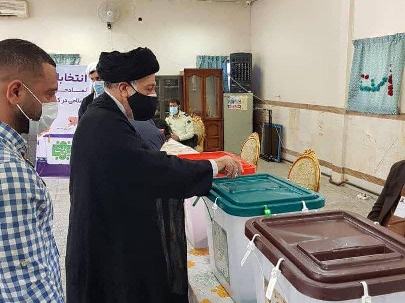 لحظه به لحظه با انتخابات ۱۴۰۰ | کدام یک از چهرههای سیاسی رای خود را در صندوق انداختهاند + تصاویر لحظه به لحظه با انتخابات ۱۴۰۰ | کدام یک از چهرههای سیاسی رای خود را در صندوق انداختهاند + تصاویر