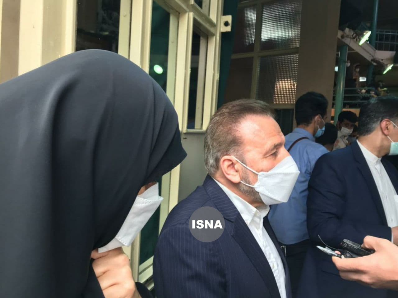 لحظه به لحظه با انتخابات ۱۴۰۰ | کدام یک از چهرههای سیاسی رای خود را در صندوق انداختهاند + تصاویر لحظه به لحظه با انتخابات ۱۴۰۰ | کدام یک از چهرههای سیاسی رای خود را در صندوق انداختهاند + تصاویر