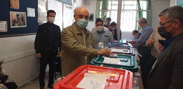 لحظه به لحظه با انتخابات ۱۴۰۰ | کدام یک از چهرههای سیاسی رای خود را در صندوق انداختهاند + تصاویر لحظه به لحظه با انتخابات ۱۴۰۰ | کدام یک از چهرههای سیاسی رای خود را در صندوق انداختهاند + تصاویر