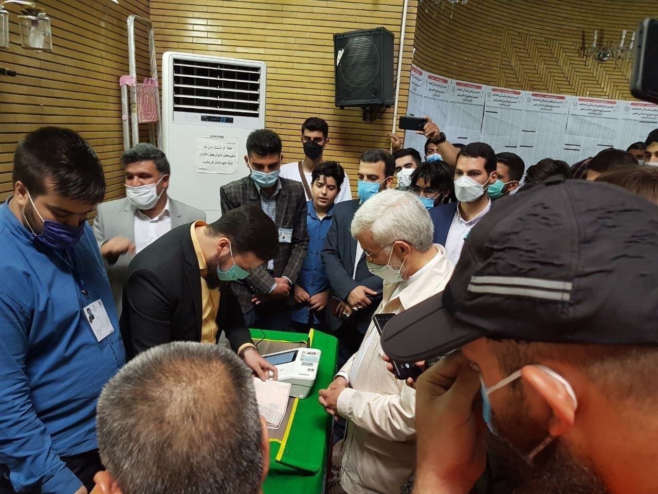 لحظه به لحظه با انتخابات ۱۴۰۰ | کدام یک از چهرههای سیاسی رای خود را در صندوق انداختهاند + تصاویر لحظه به لحظه با انتخابات ۱۴۰۰ | کدام یک از چهرههای سیاسی رای خود را در صندوق انداختهاند + تصاویر