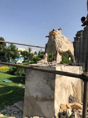 ماجرای تخریب شیرهای میدان حُر تهران + تصاویر