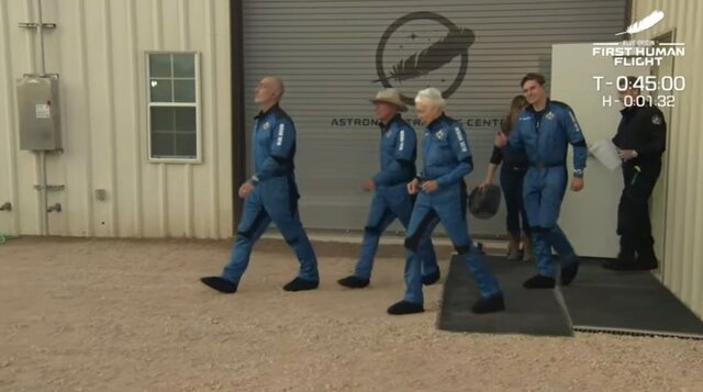 «جف بزوس» بنیانگذار شرکت آمازون به فضا رفت + فیلم