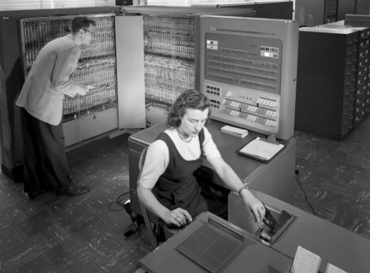 «جان مکآفی» کیست؟ | زندگی عجیب جان مک آفی + تصاویر «جان مکآفی» کیست؟ | زندگی عجیب جان مک آفی + تصاویر