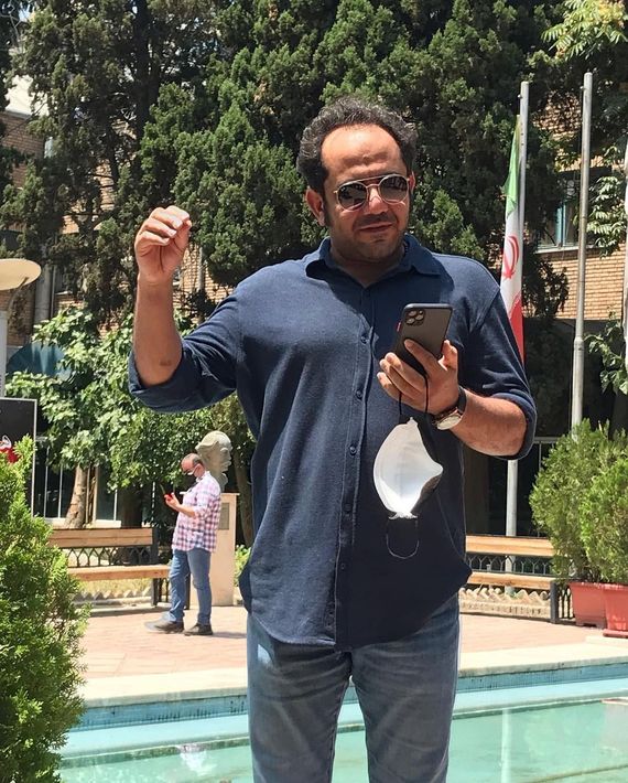 تجمع هنرمندان سینما در حمایت از مردم خوزستان + تصاویر تجمع هنرمندان سینما در حمایت از مردم خوزستان + تصاویر