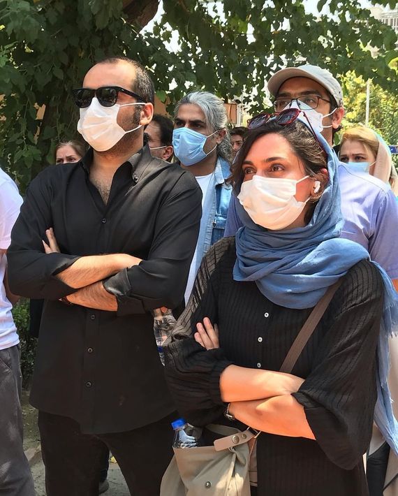 تجمع هنرمندان سینما در حمایت از مردم خوزستان + تصاویر تجمع هنرمندان سینما در حمایت از مردم خوزستان + تصاویر