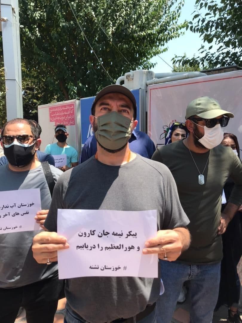 تجمع هنرمندان سینما در حمایت از مردم خوزستان + تصاویر تجمع هنرمندان سینما در حمایت از مردم خوزستان + تصاویر