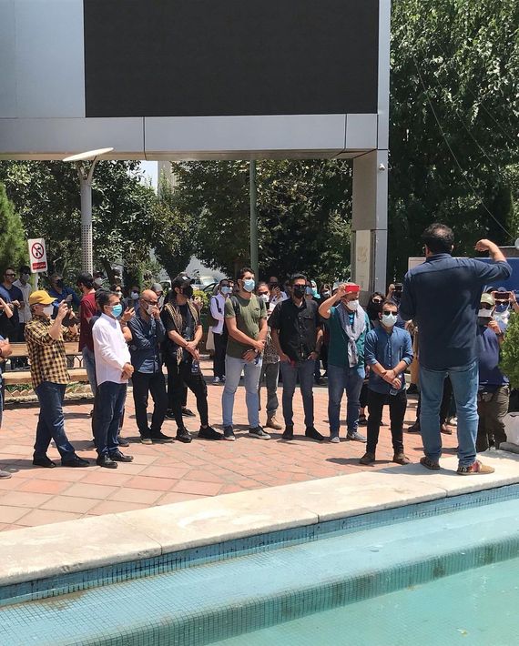 تجمع هنرمندان سینما در حمایت از مردم خوزستان + تصاویر تجمع هنرمندان سینما در حمایت از مردم خوزستان + تصاویر