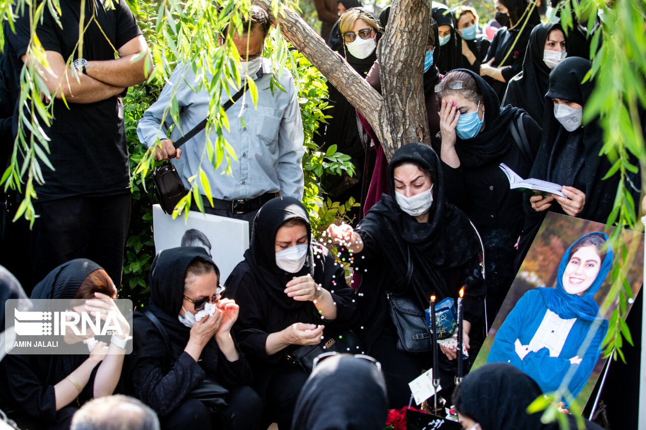 مراسم یادبود خبرنگاران &laquo;ریحانه یاسینی&raquo; و &laquo;مهشاد کریمی&raquo; + عکس