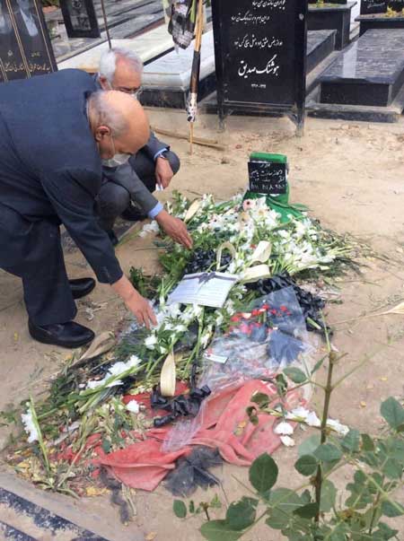 ادای احترام عیسی کلانتری به «مهشاد کریمی» و «ریحانه یاسینی» + عکس ادای احترام عیسی کلانتری به «مهشاد کریمی» و «ریحانه یاسینی» + عکس