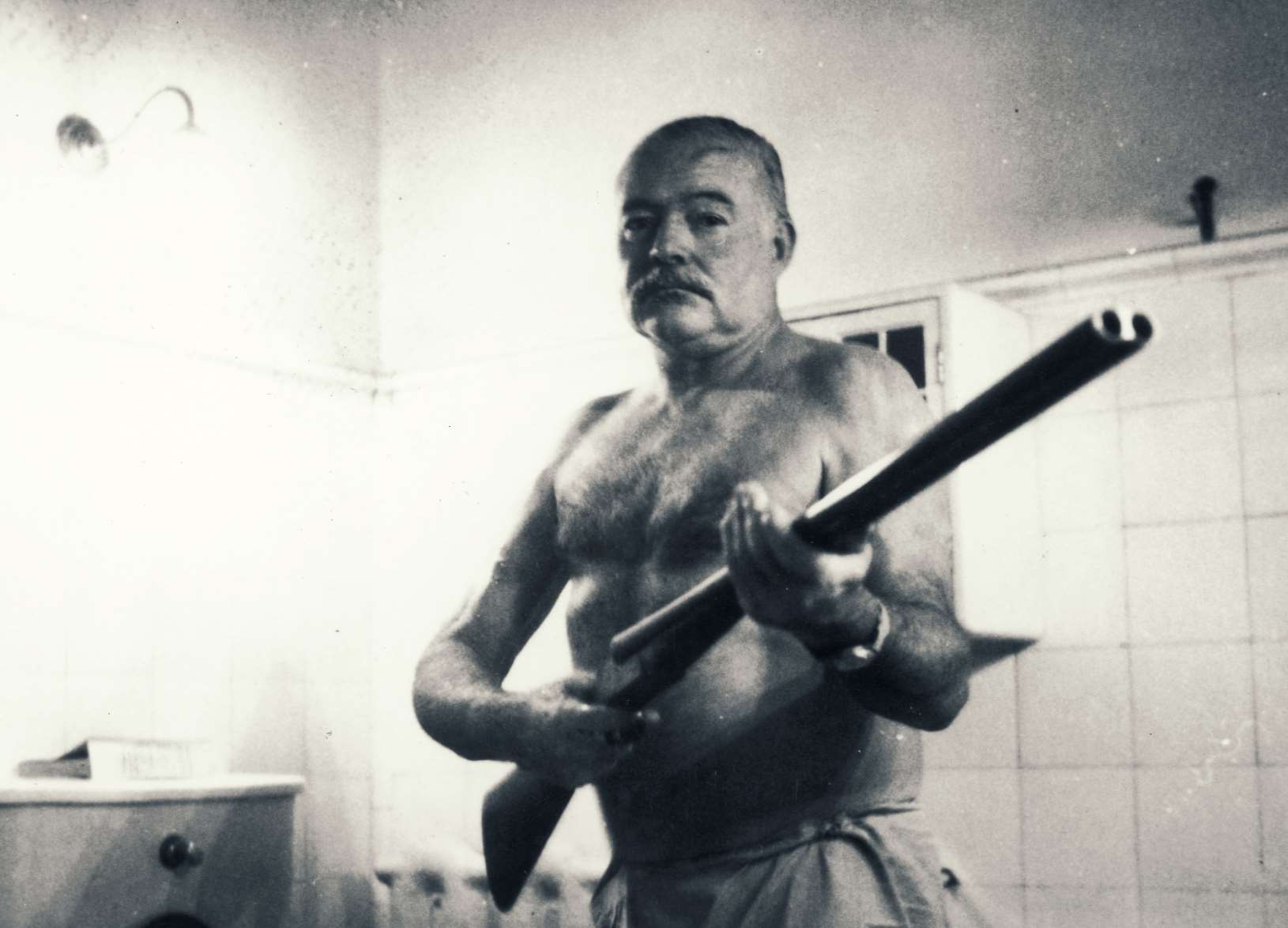 درنگی بر زندگی و مرگ ارنست همینگوی در آستانه سالمرگش درنگی بر زندگی و مرگ ارنست همینگوی در آستانه سالمرگش