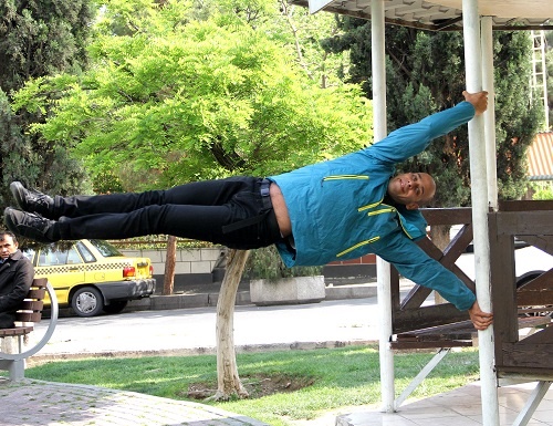 ماجرای آگهی عجیبی که زندگی «ارشا اقدسی» را عوض کرد + عکس ماجرای آگهی عجیبی که زندگی «ارشا اقدسی» را عوض کرد + عکس