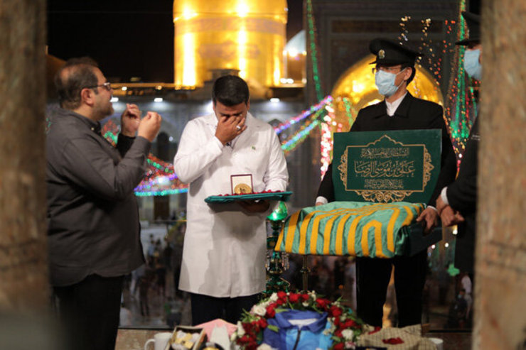 جواد فروغی در حرم امام رضا (ع): مدال طلای المپیک را به مقام معظم رهبری تقدیم می‌کنم