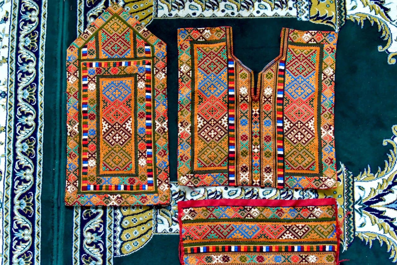 روایت‌هایی از زنان سوزن‌دوز بلوچ و افغانستانی در محله شهید باهنر