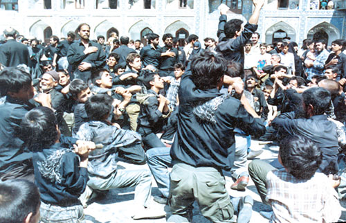 محرم آمد و دل‌ها حزین شد