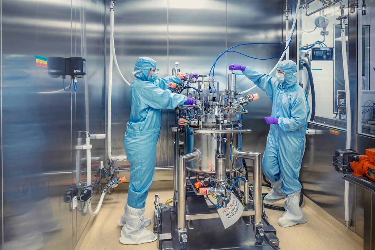 گردشی در خط تولید واکسن کرونا فایزر-بیونتک: فرآیندی ۵۰ هزار مرحلهای گردشی در خط تولید واکسن کرونا فایزر-بیونتک: فرآیندی ۵۰ هزار مرحلهای