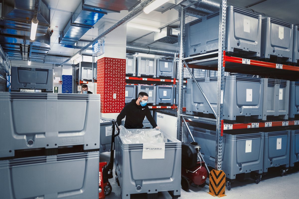 گردشی در خط تولید واکسن کرونا فایزر-بیونتک: فرآیندی ۵۰ هزار مرحلهای گردشی در خط تولید واکسن کرونا فایزر-بیونتک: فرآیندی ۵۰ هزار مرحلهای