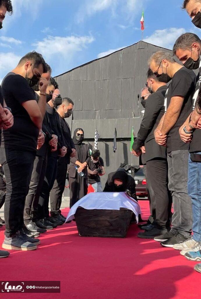 مراسم تشییع پیکر «ارشا اقدسی» بدلکار سینما و تلویزیون + فیلم (۲۲ مرداد۱۴۰۰) مراسم تشییع پیکر «ارشا اقدسی» بدلکار سینما و تلویزیون + فیلم (۲۲ مرداد۱۴۰۰)