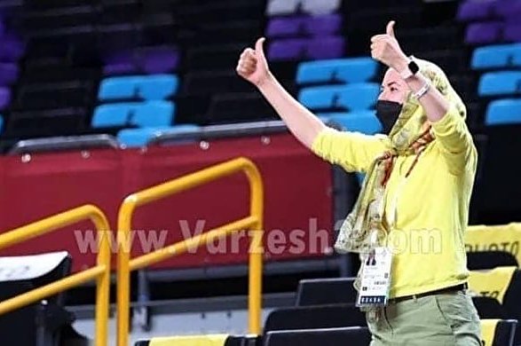 زن افغانستانی تنها هوادار تیم ملی بسکتبال ایران در المپیک + فیلم