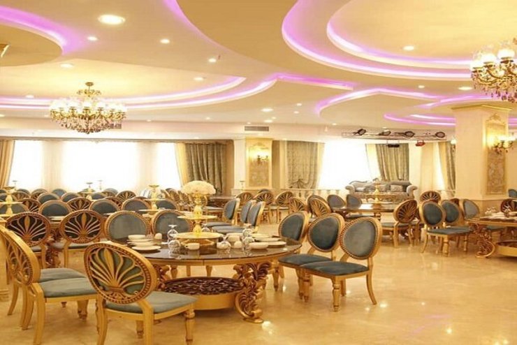 مدیر بازرسی و نظارت اتاق اصناف مشهد از برخورد با متخلفان کرونایی می‌گوید، اما برخی کسب‌وکار‌ها همچنان به فعالیت ادامه می‌دهند.